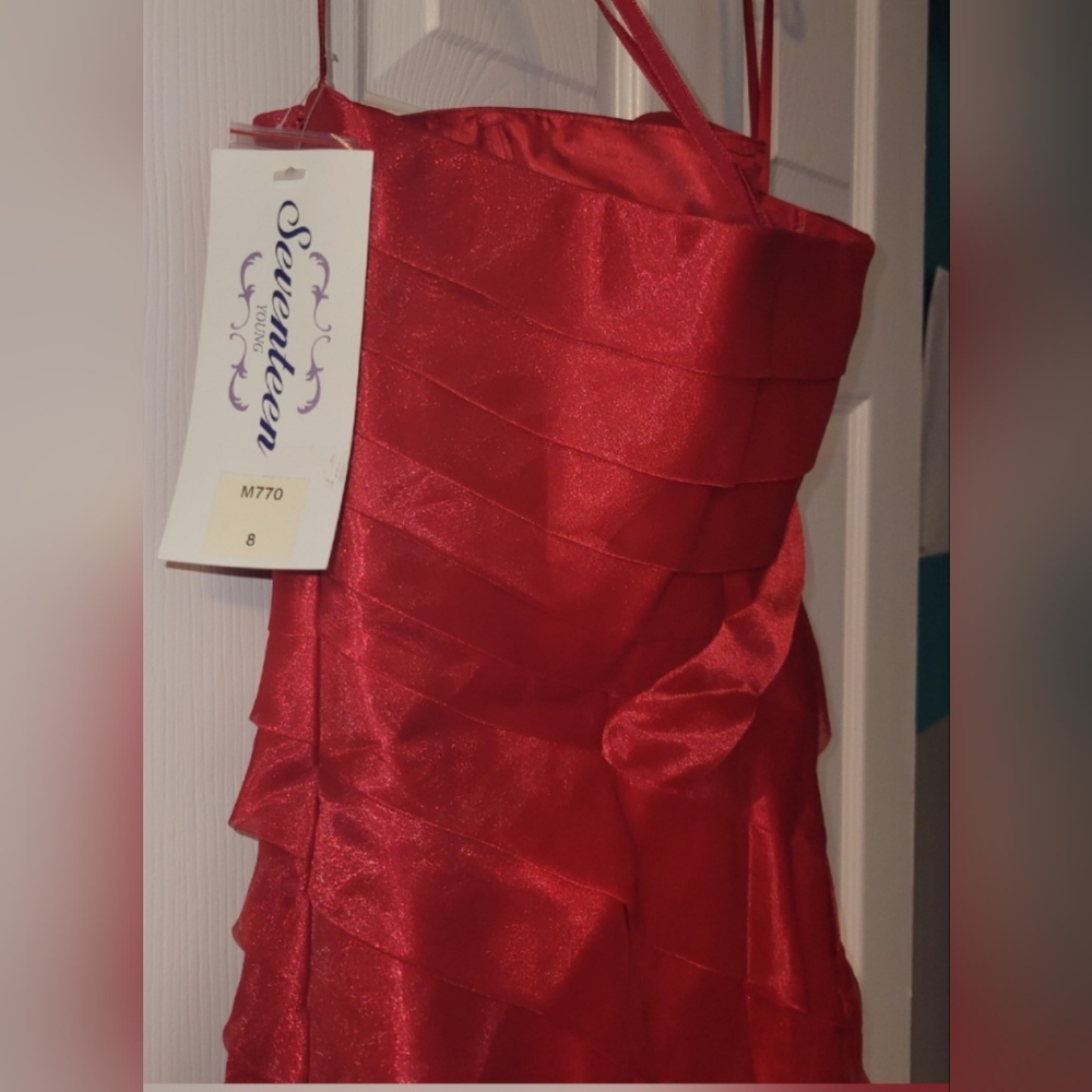 Red strapless Ruffled Prom Dress With Side Split. Size 8 - Picture 8 of 9